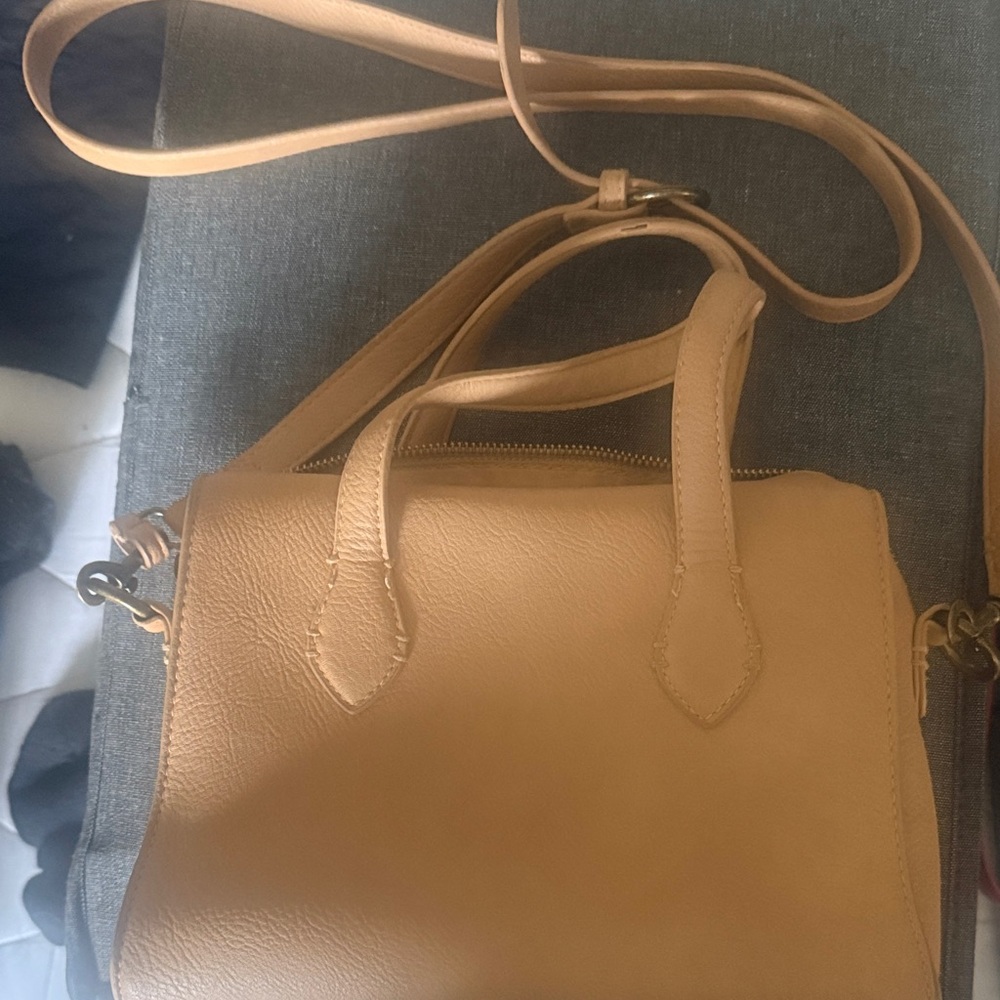 Universal Thread Tan Crossbody Bag